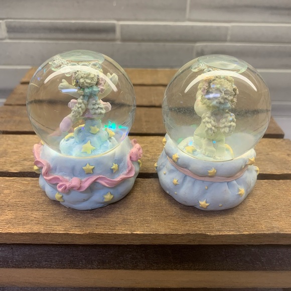 Set of Two Vintage Dreamsicle Cherub Mini Snow Globes - Picture 5 of 6